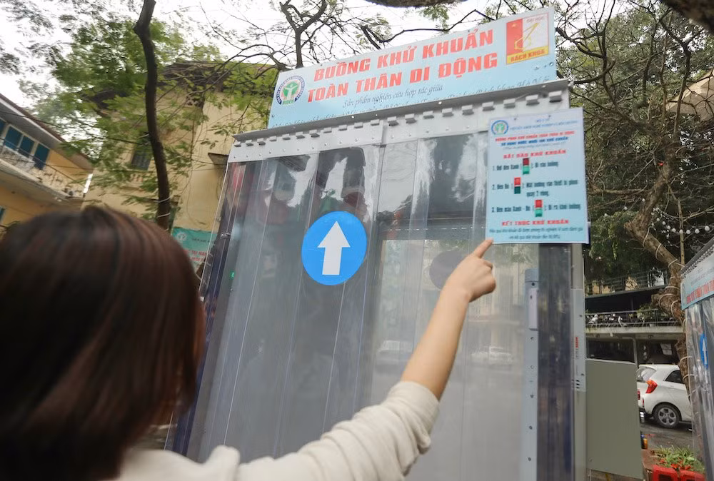 Mọi người sẽ dễ dàng sử dụng buồng khử khuẩn nhờ có hướng dẫn chi tiết được dán bên ngoài buồng.