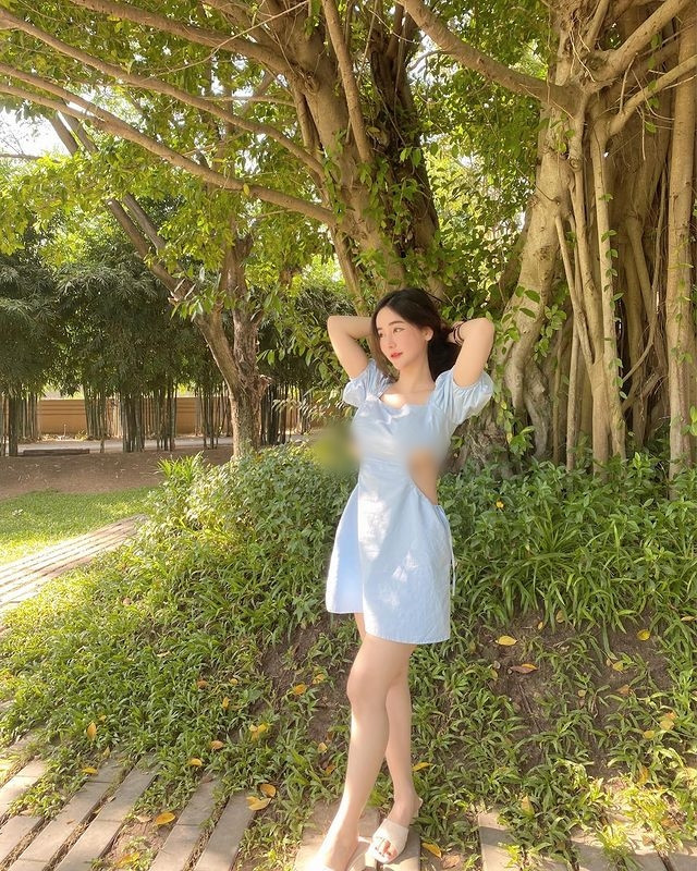 Sau khi Jirarat Chananto chuyển sang làm người mẫu ảnh, cô nàng thường xuyên xuất hiện trong các triển lãm ô tô lớn, gây được sự chú ý nhất định.