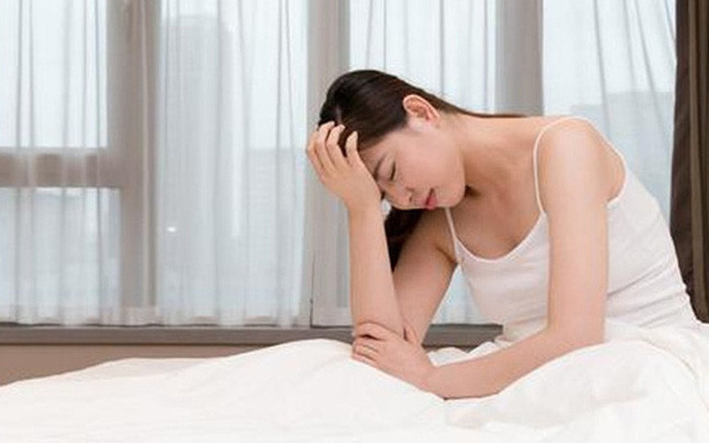 Bác sĩ tìm hiểu, cô Hoàng Ngọc có chế độ ăn nhẹ nhàng và hầu như không đụng đến chất béo. Về mặt logic, mức lipid trong máu không thể quá cao. Thế nhưng, khi bác sĩ tìm hiểu thêm thì thấy, cô Hoàng Ngọc gặp nhiều áp lực trong công việc, vì vậy để giải toả tâm trạng tiêu cực, cô thường ăn các món bánh tráng miệng.