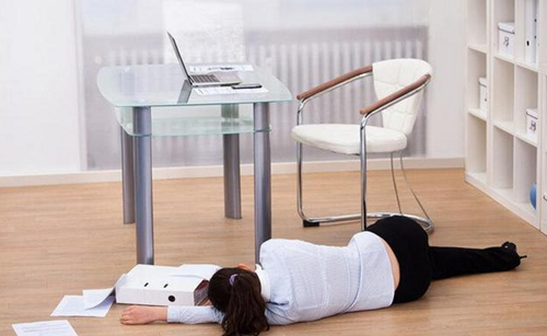 Ga dan ong dung “nuoc ngoan ngoan” hai doi 100 phu nu