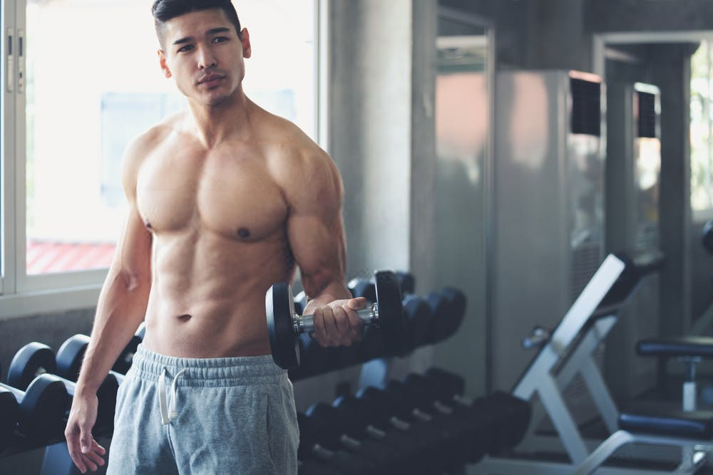 Vẻ ngoài bắt mắt này cũng trở thành "bùa" thu hút khách hàng của Tiểu Lăng. Khi tìm thấy cơ hội kinh doanh, chàng trai bắt tay vào bán hàng bằng phương pháp livestream.