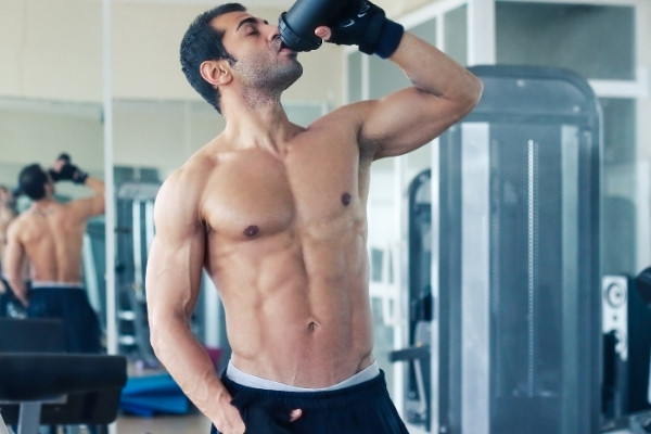 Trước ống kính, Tiểu Lăng nhiều lần nhấn mạnh chế độ ăn uống kết hợp bột protein của mình. Nhờ vậy, doanh số bùng nổ, Tiểu Lăng nhanh chóng giàu lên.