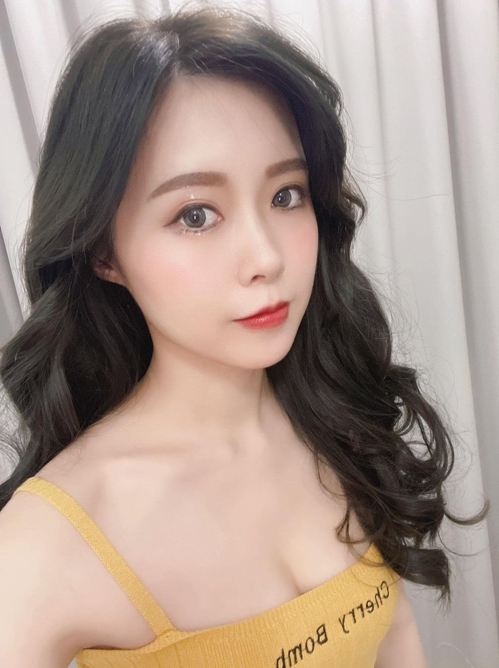 Ngay từ khi đi học, Thiên Tâm đã là một hot girl nhận được nhiều sự chú ý. Cô nàng còn được bầu là hoa khôi giảng đường nhờ vẻ ngoài nổi bật của mình.