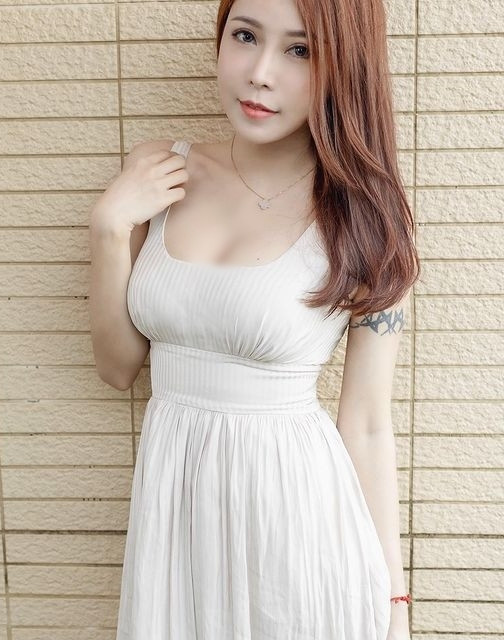 Đặc biệt, với làn da trắng sáng và thân hình bốc lửa, Trần Gia Nghi cực kỳ nổi bật dù diện bất cứ loại trang phục nào.