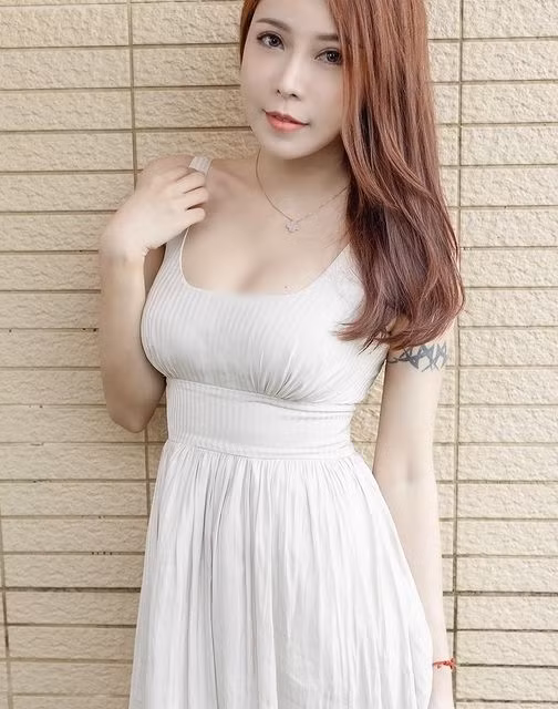 Đặc biệt, với làn da trắng sáng và thân hình bốc lửa, Trần Gia Nghi cực kỳ nổi bật dù diện bất cứ loại trang phục nào.