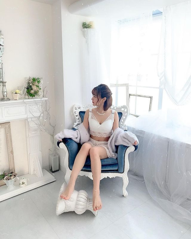 Với sắc vóc và tài năng của Manaka Nishihara, người hâm mộ hi vọng cô nha sĩ gợi cảm, xinh đẹp sẽ ngày càng nổi tiếng hơn.