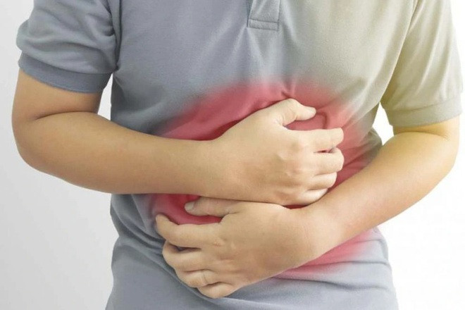 Thứ ba, tăng tần suất đi vệ sinh. Các chuyên gia sức khoẻ nhắc nhở rằng, những thay đổi trong thói quen đi vệ sinh cũng là một dấu hiệu của bệnh ung thư tuyến tụy. Ăn đồ nhiều dầu mỡ thì sẽ chướng bụng. Ăn thứ gì vào là muốn cho ra thứ đó, dẫn đến tần suất đi vệ sinh tăng lên. Đây có thể là tín hiệu cảnh báo lớn của bệnh ung thư tuyến tụy.