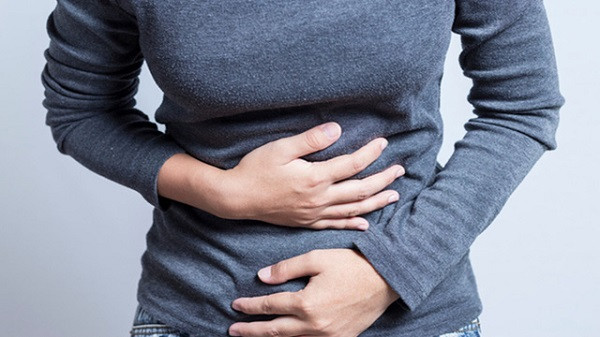 Chỉ đến giai đoạn giữa, cuối, khi khối u phát triển chèn ép các dây thần kinh ngoại biên và gây ra các cơn đau nhói, đau dữ dội thì bệnh nhân mới biết mà đi khám. Lúc này đã muộn rồi. Tuy vậy, ung thư tuyến tụy vẫn sẽ có một số biểu hiện cơ bản, nếu chú ý có thể nhận ra. Chính vì thế, khi cơ thể cho thấy những tín hiệu kỳ lạ sau đây, hãy coi chừng và đi tầm soát ngay.