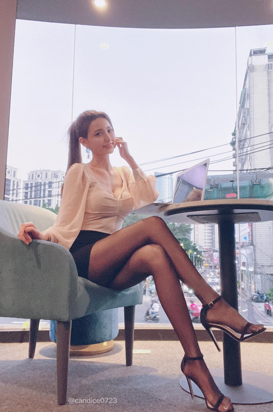 Ngoài ra, Thái Dịch Tâm thường xuất hiện tại các sự kiện lớn. Người hâm mộ muốn gặp cô có thể đến các sự kiện để xin chụp ảnh cùng.