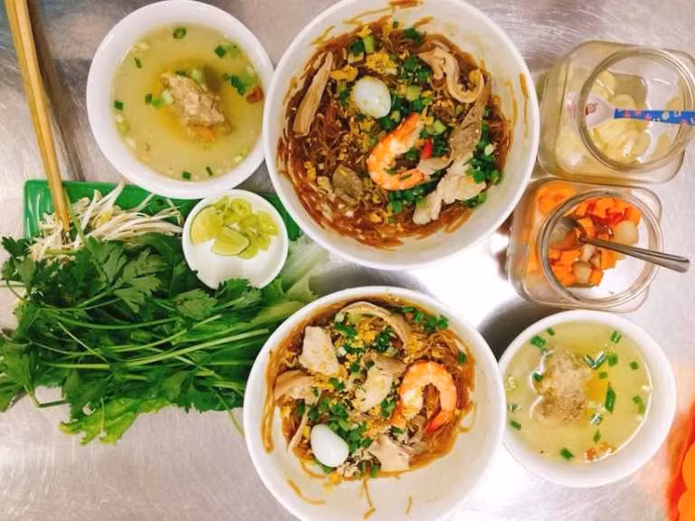 Các hormone này sẽ kích thích cơ thể, do đó nhiều người không cảm thấy đói khi thức dậy vào sáng sớm. Khi mọi người thức dậy vào buổi sáng, đa số sẵn sàng để bắt đầu các hoạt động vì các hormone được tiết ra trong cơ thể vào đêm hôm trước, nhưng họ chưa sẵn sàng để ăn.