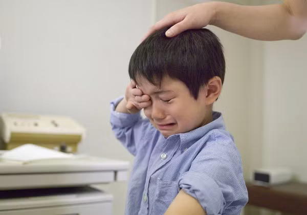 Ong ba lam dieu nay, chau trai ung thu da day...chan cat cut