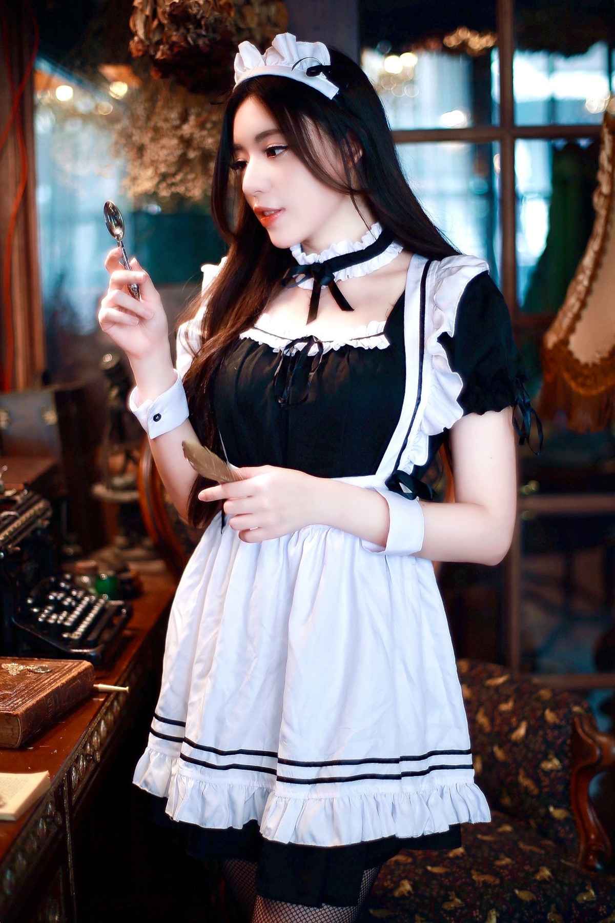 Có thể thấy, dù diện bất cứ trang phục nào, Tạ Lập Kỳ cũng thực sự nổi bật, có sức cuốn hút rất riêng, khó hot girl nào sánh kịp.