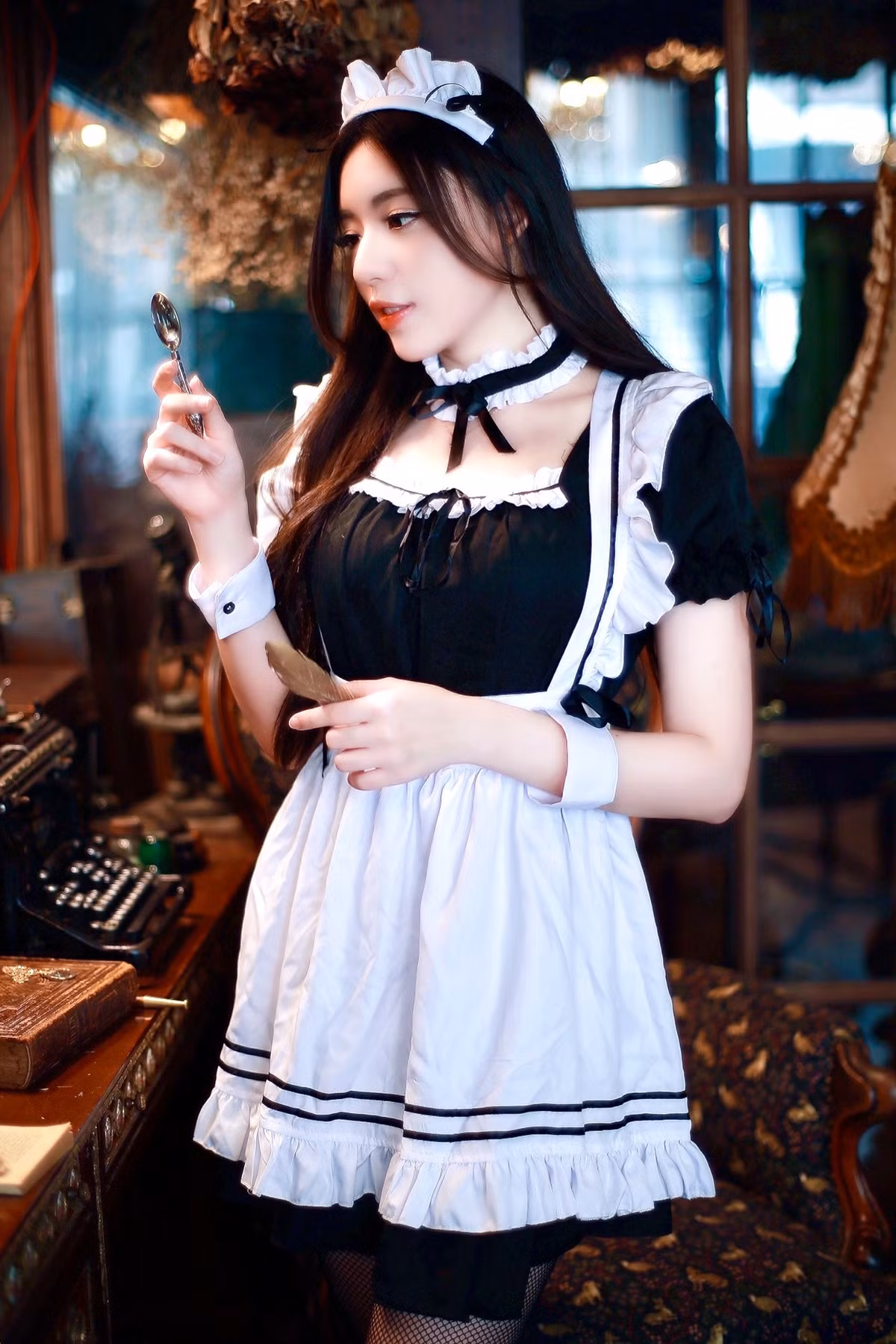 Có thể thấy, dù diện bất cứ trang phục nào, Tạ Lập Kỳ cũng thực sự nổi bật, có sức cuốn hút rất riêng, khó hot girl nào sánh kịp.