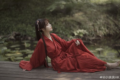 Đổng Sư Tú thừa nhận, hắn đã qua lại và phát sinh quan hệ với hơn 100 người phụ nữ, đa số là các goá phụ. Tuy nhiên, dù gian díu với người khác, Đổng Sư Tú không bao giờ đe dọa hay làm hại họ. Những người phụ nữ này cũng không hề oán hận hắn. Sự thật được làm sáng tỏ, Bành đại nhân đưa ra phán quyết, phán Đổng Sư Tú là yêu quái, phải chém đầu. Hồ Tông Dụng ý nghĩ bất chính với Lưu quả phụ, phạt trượng, cắt đứt gân chân.