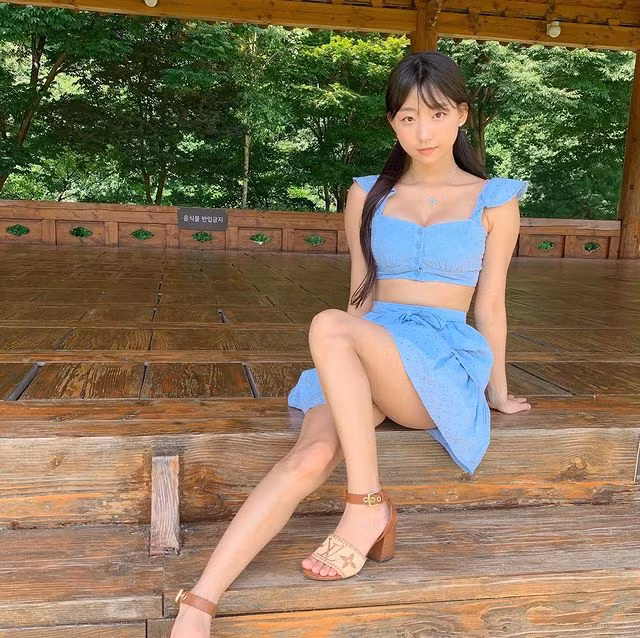 Cô nàng cực kỳ chăm chỉ khi nhắc đến chuyện giảm cân, giữ dáng. Phương pháp mà Eunji Pyo lựa chọn không phải là gym, yoga mà là pilates.