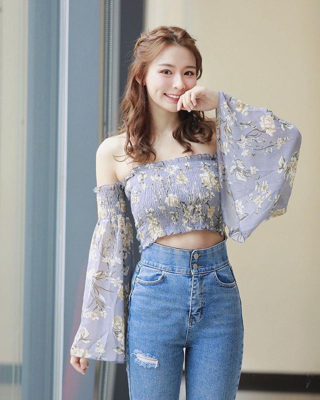 Cô nàng cũng rất chăm chỉ tương tác với fan, thường xuyên đăng ảnh xinh đẹp, khoe dáng vóc, nhan sắc của mình.