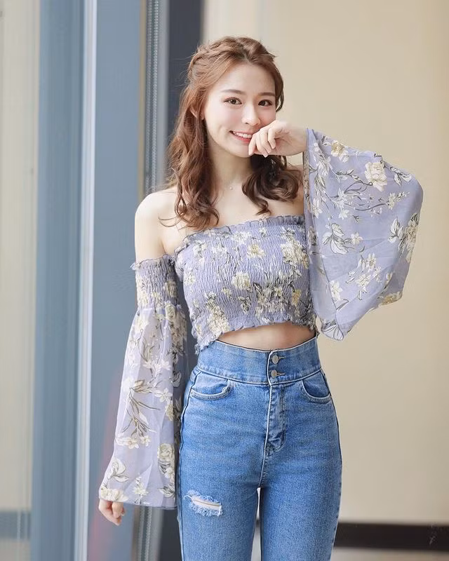 Cô nàng cũng rất chăm chỉ tương tác với fan, thường xuyên đăng ảnh xinh đẹp, khoe dáng vóc, nhan sắc của mình.