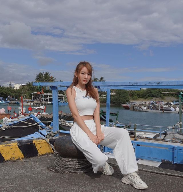 Không thể không công nhận, Lâm Sa thực sự có vẻ đẹp hút mắt. Cô nàng dường như hội tụ đủ yếu tố để trở thành ngôi sao.