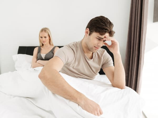 Ngay sau khi quan hệ, dùng khăn giấy để lau chùi có thể khiến một số chất độc hại xâm nhập vào cơ quan sinh sản của cả hai phái, ảnh hưởng đến sức khỏe của bản thân.