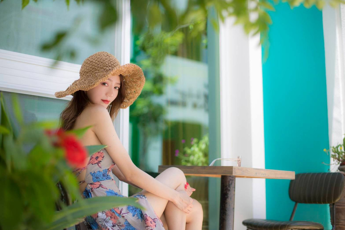 Côn Ny là một trong những hot girl gợi cảm bậc nhất Đài Loan. Cô nàng sở hữu khuôn mặt ưa nhìn, thân hình mảnh mai nhưng số đo ba vòng lại cực kỳ gợi cảm.