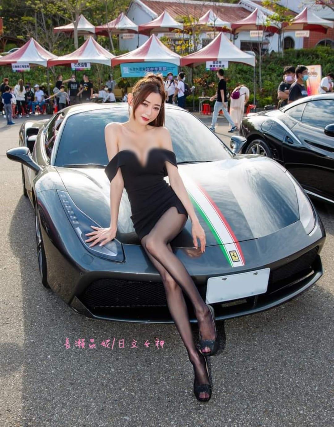 Trang phục này sẽ nhận được nhiều lời tán dương vì rất trẻ trung, gợi cảm nhưng đó là nếu Côn Ny không diện đi lễ chùa.