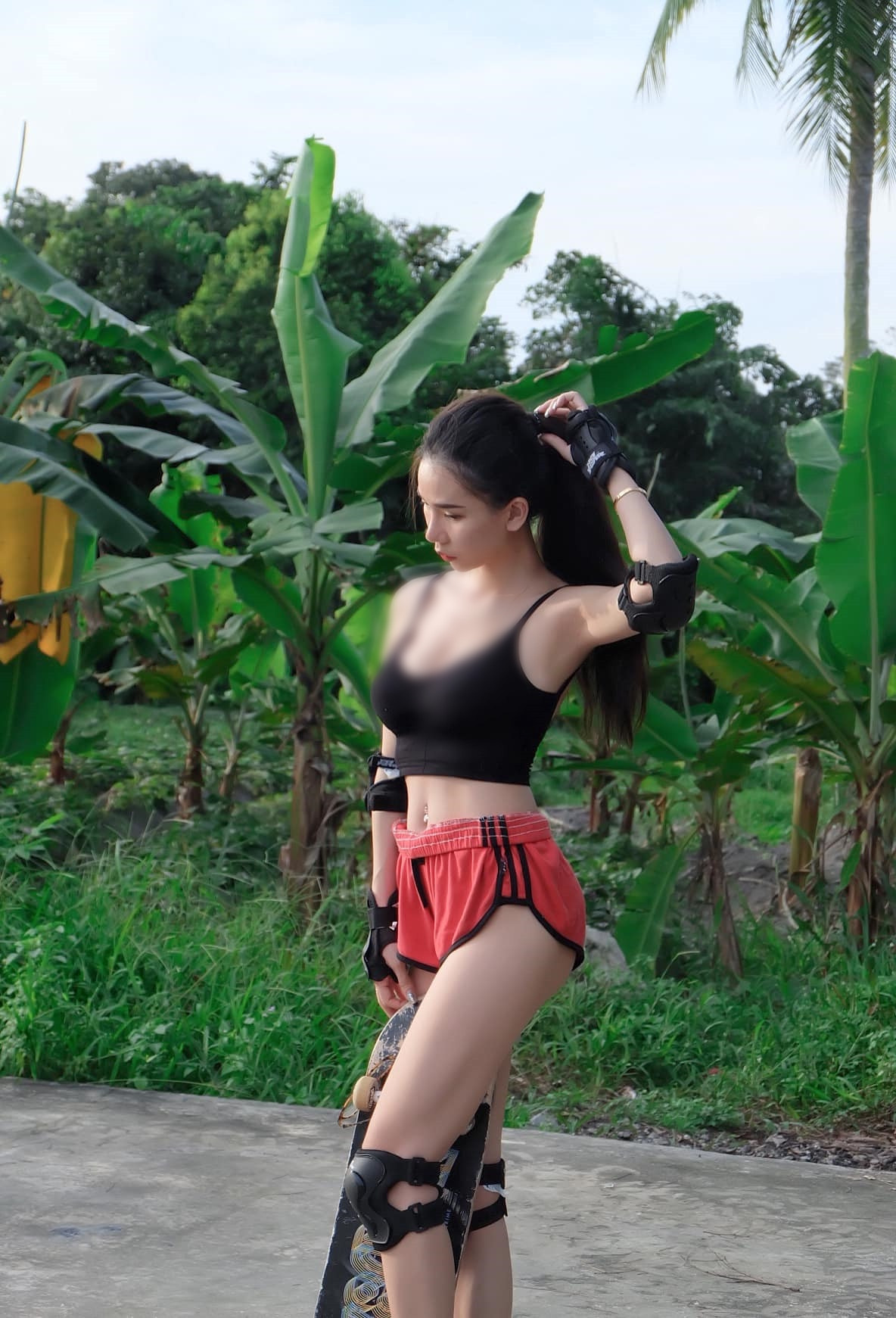 Thậm chí, có người cho rằng, nếu chỉ đơn thuần là chụp ảnh thời trang thì không nói, nhưng nếu muốn hoạt động thể dục thể thao thì việc mặc nội y là vô cùng cần thiết.