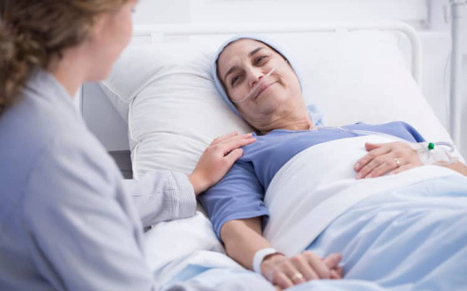 Thực ra điều này cũng liên quan đến việc cơ thể chúng ta có bị ung thư hay không. Nếu tế bào ung thư xâm nhập vào cơ thể thì bạn sẽ có hiện tượng đột ngột gầy đi, lúc này nên đến bệnh viện để kiểm tra ngay.