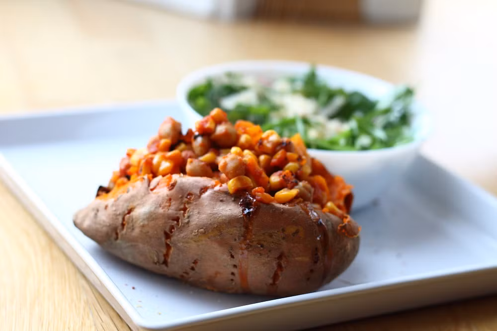 Thêm vào đó, nếu chịu khó ăn khoai lang vào bữa sáng, vừa có thể cung cấp đủ năng lượng cho cơ thể, duy trì hiệu quả làm việc và học tập trong ngày, vừa giúp tăng cường sức đề kháng và khả năng miễn dịch cho cơ thể, giúp bạn không bị ốm trong mùa đông lạnh giá.