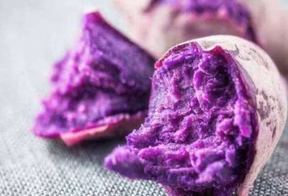 Thế nhưng, trên thực tế, ăn khoai lang vào bữa sáng không chỉ giúp mọi người thực hiện ước mơ giảm cân mà còn khiến cơ thể bạn đạt được nhiều lợi ích bất ngờ, hãy cùng tìm hiểu nhé.