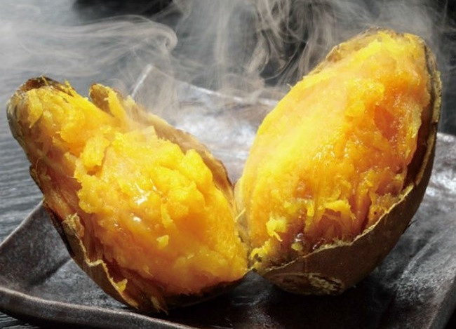 Với sự tiến bộ và phát triển không ngừng của xã hội, các sản phẩm điện tử ngày càng trở nên thông dụng, nhiều người cần phải đối mặt với điện thoại di động hoặc máy tính trong thời gian dài, ánh sáng phát ra từ các sản phẩm điện tử có thể sẽ gây khó chịu cho mắt, ảnh hưởng đến thị lực của mọi người.