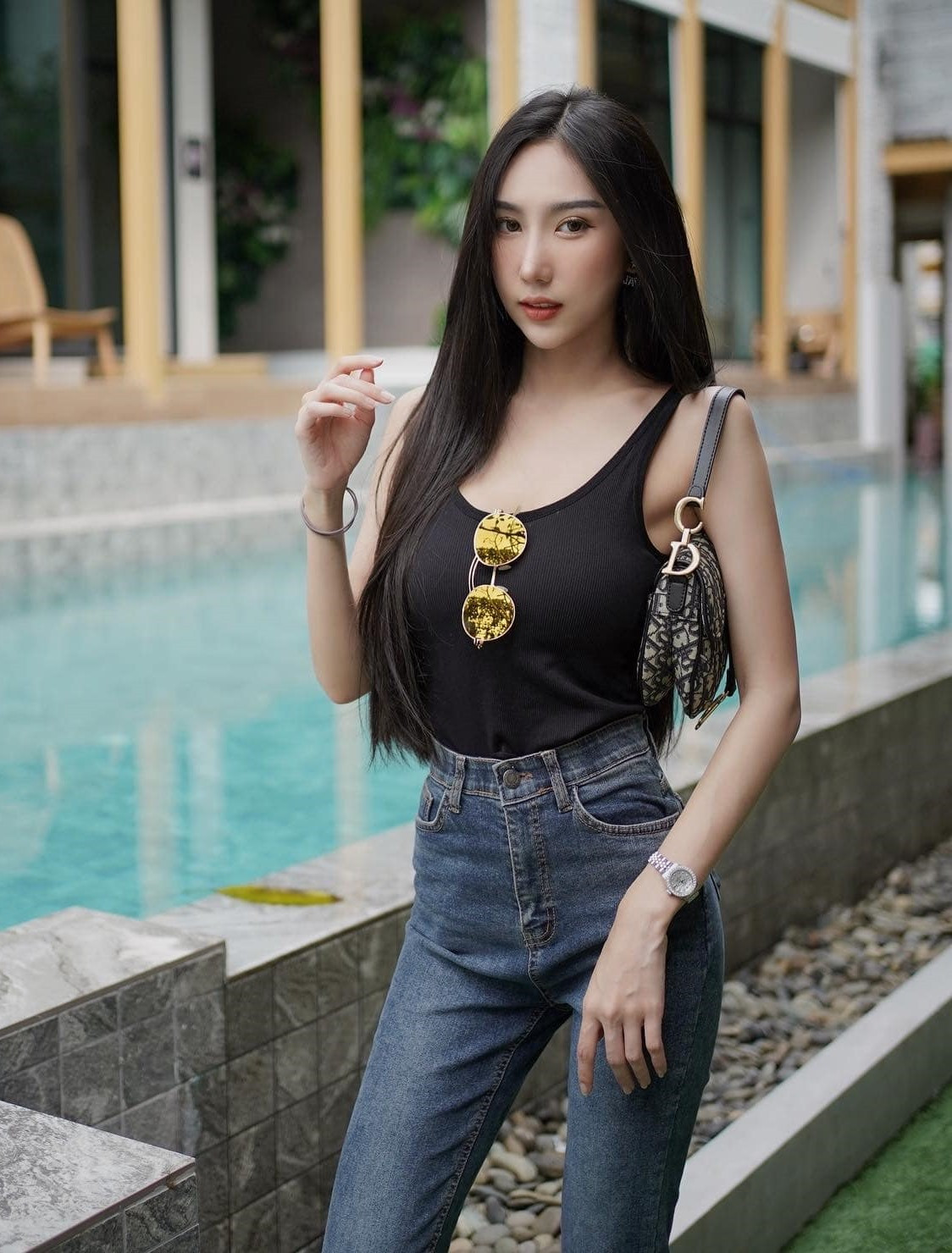 Tất cả đều cho rằng, dù chỉ diện đồ cực đơn giản, hot girl gợi cảm Thái Lan vẫn đẹp hút hồn.