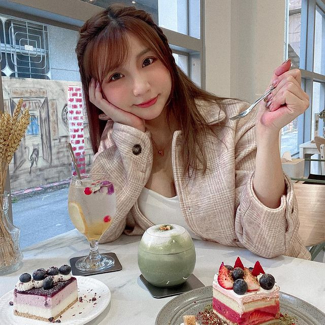 Theo tìm hiểu, nữ bác sĩ thú y Trương Bì Bì tốt nghiệp ngành y tá Đại học Chang Gung - một trường đại học tư thục tại quận Guishan, thành phố Đào Viên, Đài Loan.