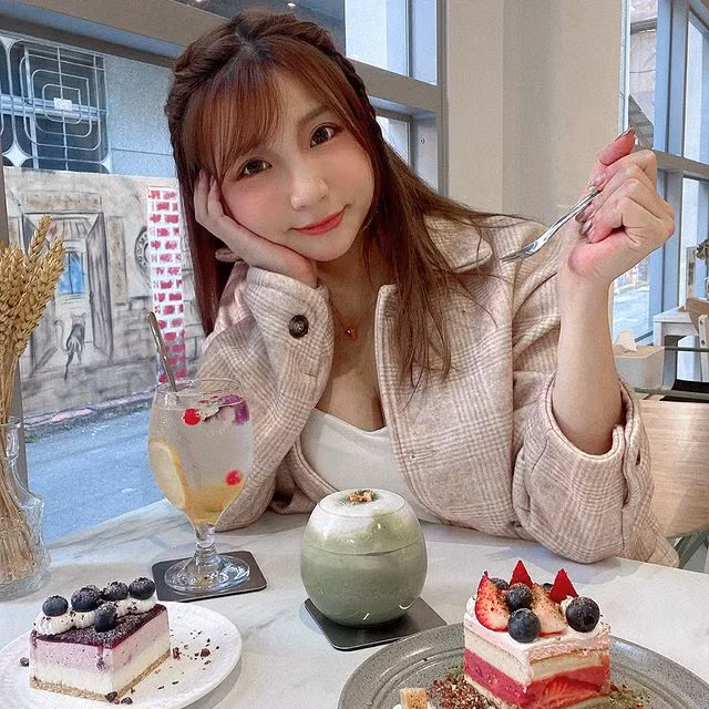 Theo tìm hiểu, nữ bác sĩ thú y Trương Bì Bì tốt nghiệp ngành y tá Đại học Chang Gung - một trường đại học tư thục tại quận Guishan, thành phố Đào Viên, Đài Loan.