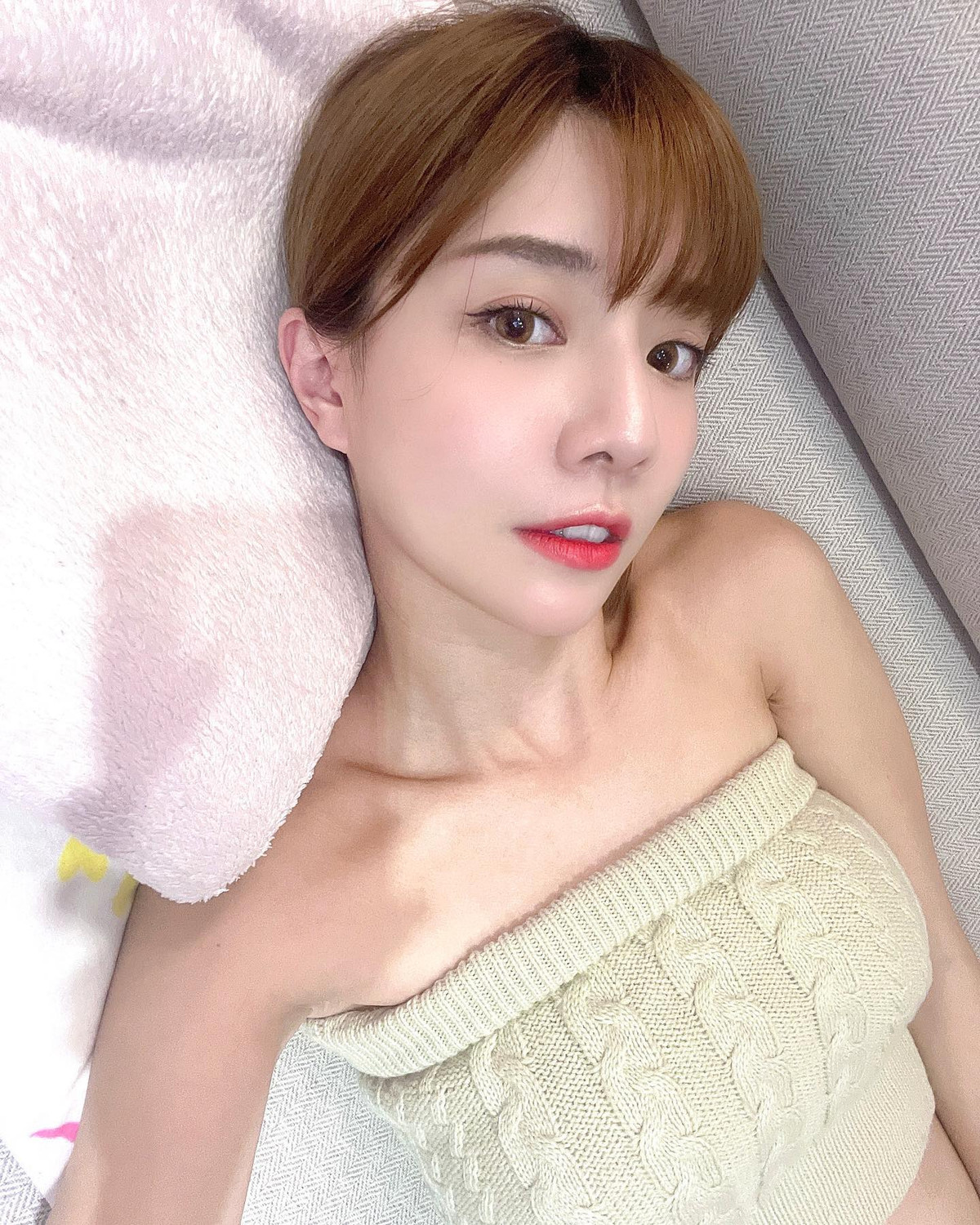 Được biết, ngoài việc làm một hot girl cổ vũ, mẫu ảnh, Lâm Ngải Dung còn dấn thân sang con đường streamer và nhận được phản ứng tích cực của đông đảo người hâm mộ.