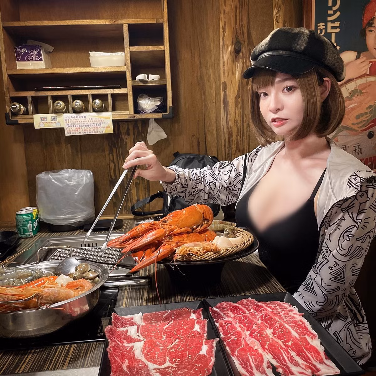 Thế nhưng, Angela Quách không hề cảm thấy thoải mái, cô không chấp nhận lời xin lỗi, còn mắng lại: "Đặng Giai Hoa, anh dùng ngôn ngữ xúc phạm tôi, tôi không nhận lời xin lỗi này".