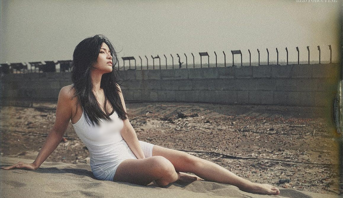 Cô nàng luôn tự tin khoe dáng trong những set đồ nóng bỏng, khiến nhiều fan hâm mộ phải xuýt xoa vì quá đẹp.