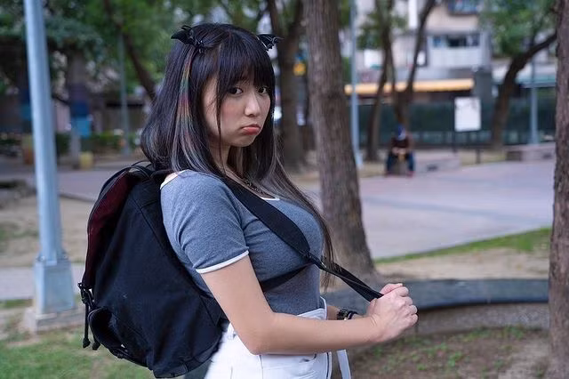 Sau đó khi bức ảnh được lan truyền, G Lobster cũng đã lên tiếng giải thích. Cô không hề cố ý ăn mặc phản cảm khi đi tàu điện ngầm mà do hôm đó trời mưa.