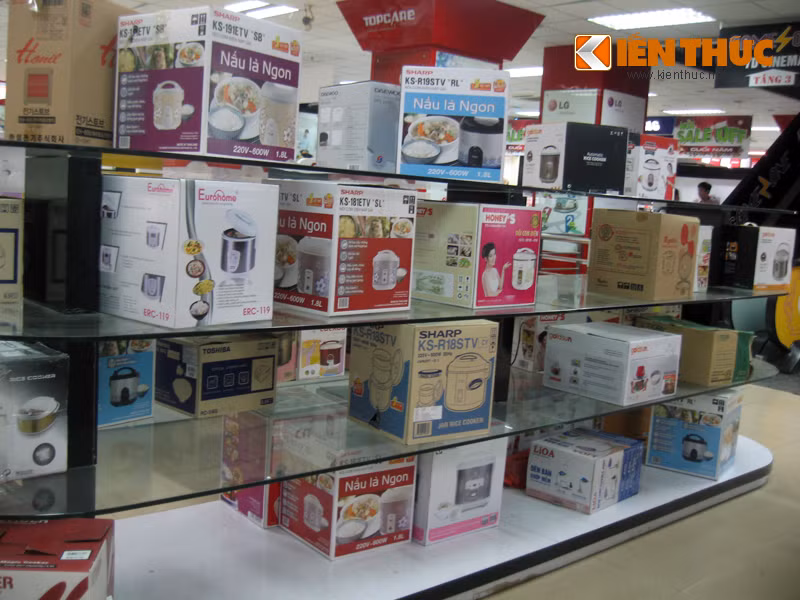 Hiện tại, vẫn chưa có những thông tin chính thức từ đại diện của Topcare về sự việc này, không ít khách hàng lo lắng về chế độ bảo hành của những sản phẩm mua tại Topcare sẽ bị ảnh hưởng khi siêu thị này chưa rõ ngày mở cửa trở lại.