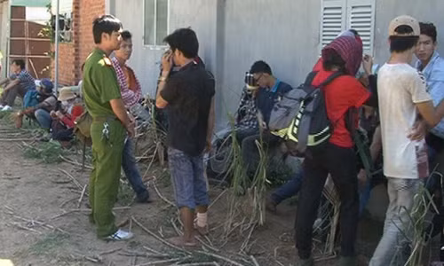 Suot dem cuu 20 thanh nien leo nui bi lac