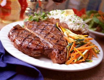 Mặc dù đắt hơn thịt nai nội nhưng thịt nai NewZealand vẫn được khách hàng đặt mua, 1,8 - 2 triệu/kg.