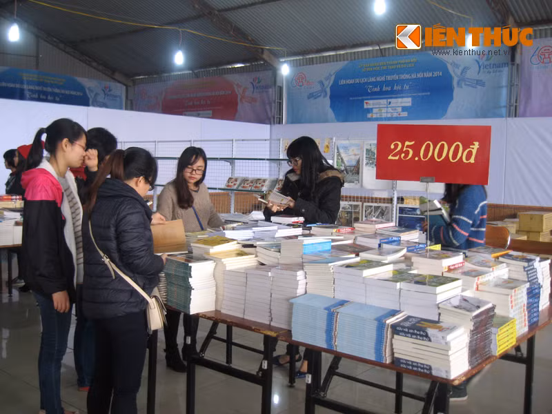 Nuom nuop do di mua sach 10.000 dong/quyen-Hinh-4