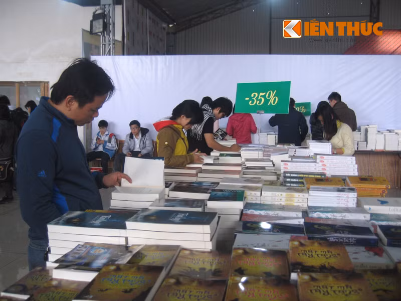 Nuom nuop do di mua sach 10.000 dong/quyen-Hinh-3