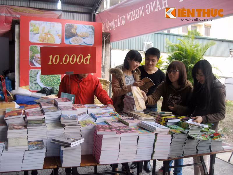 Nuom nuop do di mua sach 10.000 dong/quyen-Hinh-2