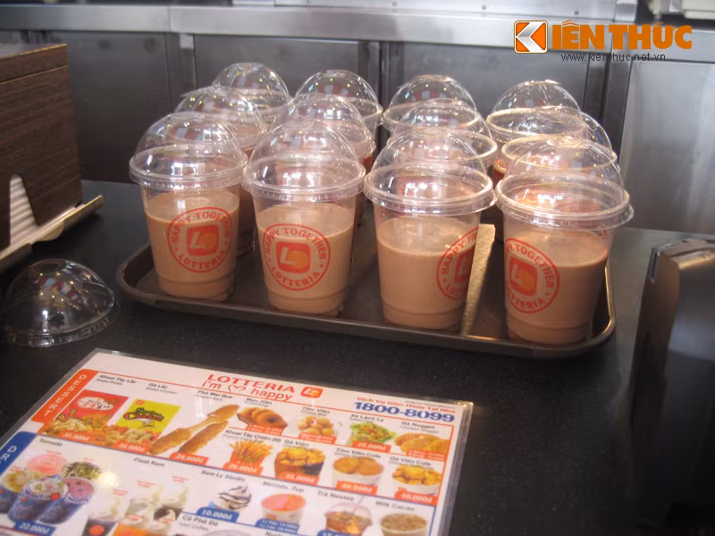 Lotteria van vo tu ban do uong nhiem khuan cho khach?-Hinh-2