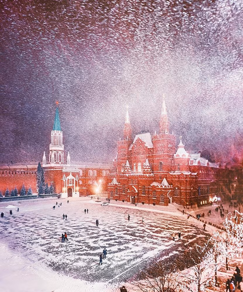 Bảo tàng Lịch sử Quốc gia ở Quảng trường Đỏ nhìn từ phía cửa hàng bách hóa GUM. Ảnh Sputnik