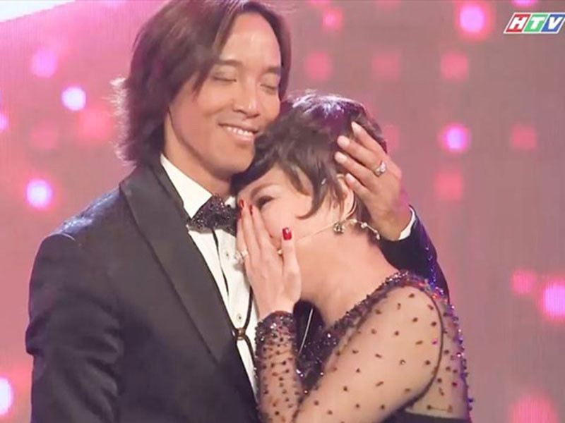 Hoài Phương còn sẵn sàng tạo điều kiện cho Việt Hương có cơ hội công việc ở Việt Nam. Khi Việt Hương hoạt động nghệ thuật, Hoài Phương cáng đáng việc nhà, từ chăm sóc con đến thu vén nhà cửa. Ảnh: FBNV