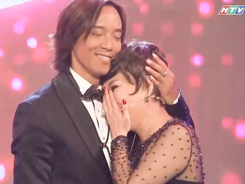 Hoài Phương còn sẵn sàng tạo điều kiện cho Việt Hương có cơ hội công việc ở Việt Nam. Khi Việt Hương hoạt động nghệ thuật, Hoài Phương cáng đáng việc nhà, từ chăm sóc con đến thu vén nhà cửa. Ảnh: FBNV