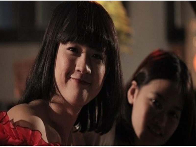 Trong cuộc phỏng vấn với VTV, Thanh Duy cho biết, khi anh mặc trang phục của con gái, cả đoàn phim đều xuýt xoa. Thậm chí, vì vai của anh được mặc đẹp nên nhiều phân đoạn, ê-kíp còn trêu là anh còn át cả nữ chính về độ xinh gái. "Tôi vốn nhỏ con, gương mặt xinh xắn (người ta bảo thế!) nên hầu như tôi không có khó khăn vì trong việc giả gái", Thanh Duy nói. Ảnh: Dân Trí