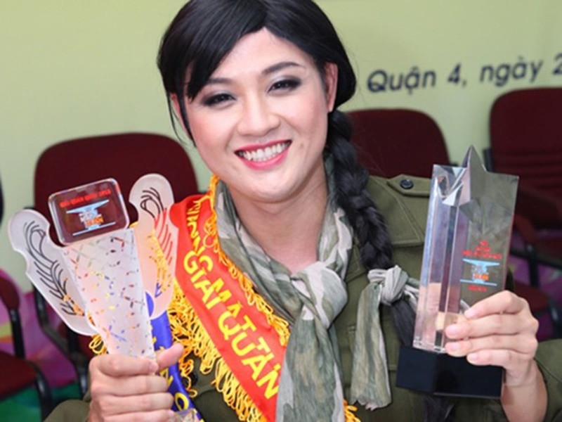 Trong đêm chung kết Gương mặt thân quen, Thanh Duy đoạt giải quán quân. Nam ca sĩ cũng là người nhận được giải thưởng Thí sinh được yêu thích nhất. Ảnh: Đẹp