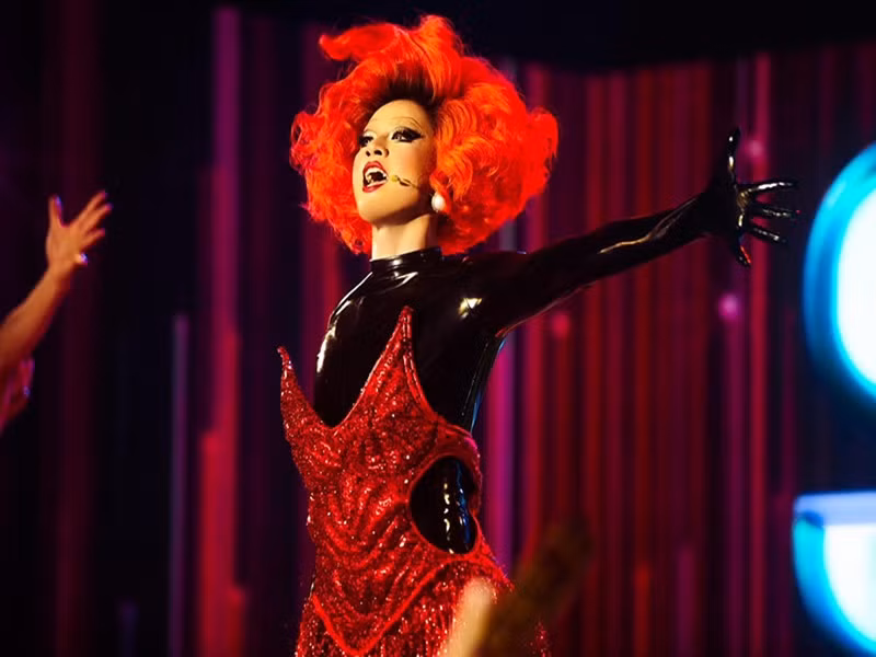 Trong chung kết The Heroes 2021, Thanh Duy vào vai ca sĩ nước ngoài chuyên giả gái (Drag queen) Delilah. Nam ca sĩ dừng chân trong cuộc đấu với UNI5. Ảnh: Vietnamnet